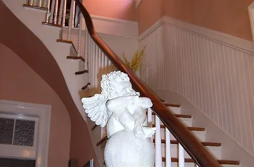 Roussell'S Garden Bed And Breakfast Savannah